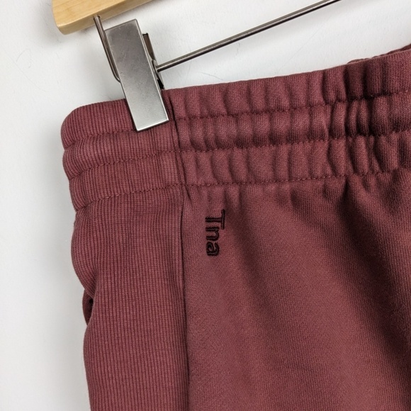 Aritzia TNA COZY AF boyfriend 5" sweatshort - Picture 2 of 8